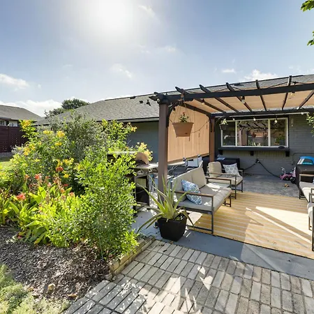 Modern Austin Home With Outdoor Pool And Fire Pit!